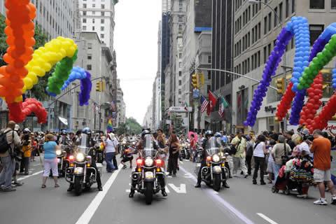 New York kleurt roze in juni en juli 