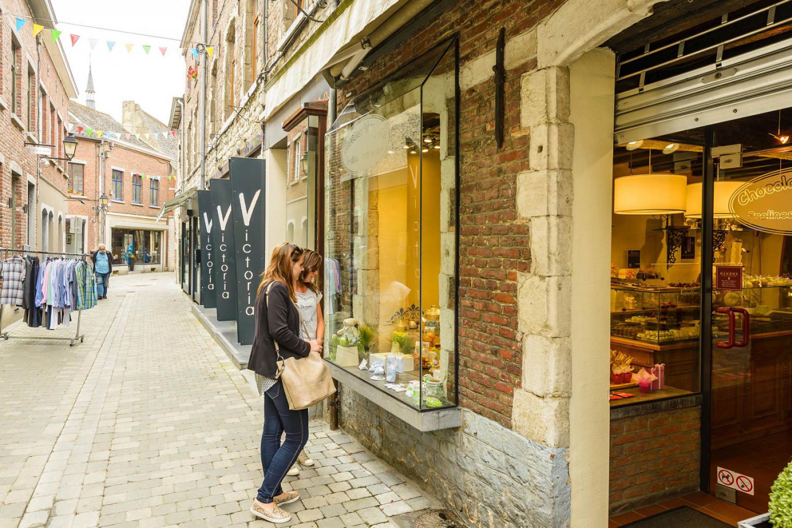 Heerlijk shoppen in de gezellige middeleeuwse straten van Nijvel