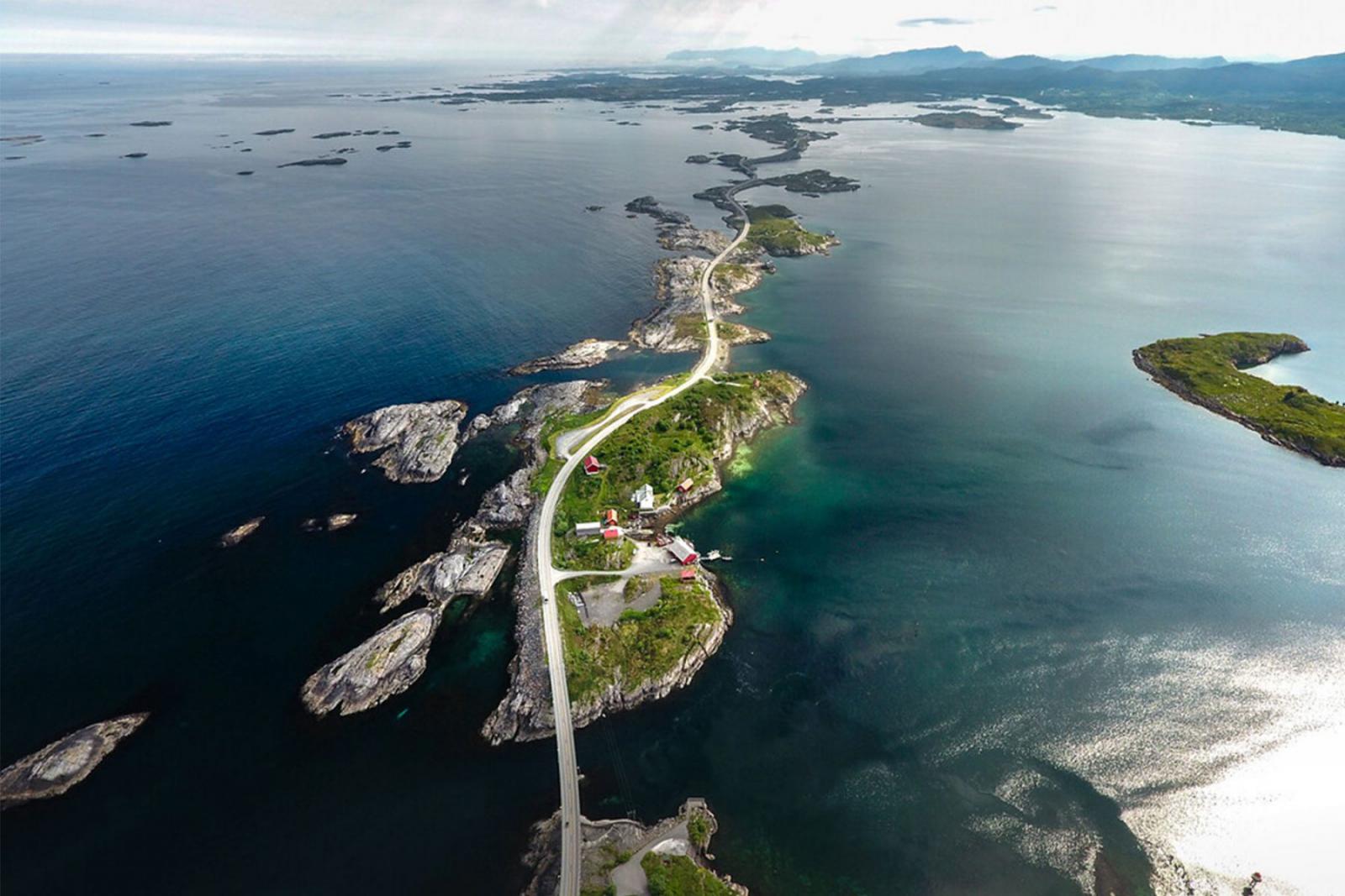 De Atlantic Road in Noorwegen uit de film van James Bond