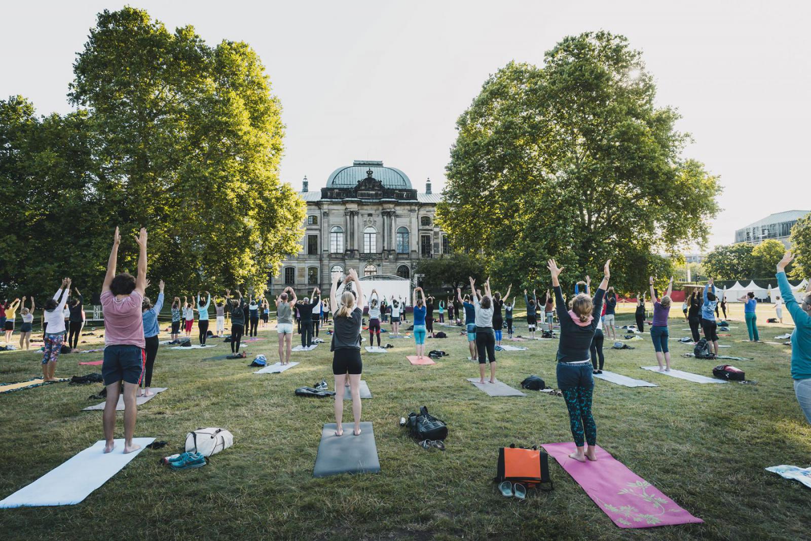 Yoga in de Paleistuin in Dresden