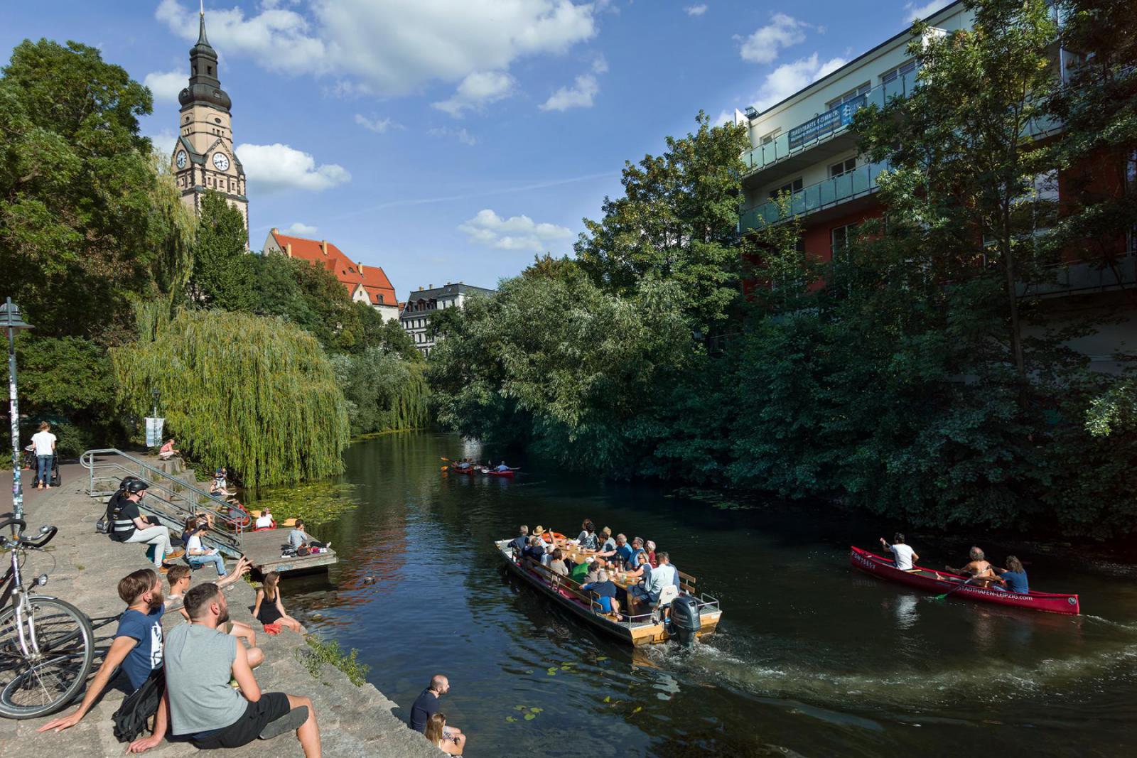 Het Carl Heine-kanaal is populair onder toeristen en inwoners van Leipzig