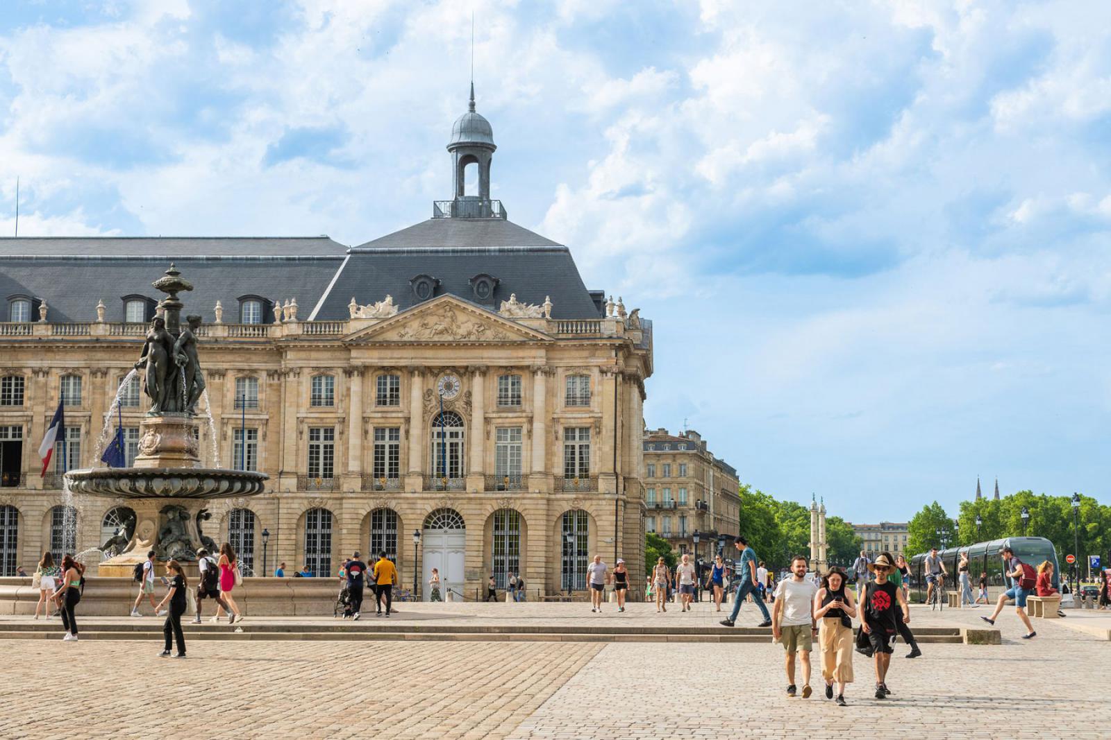 Een van de prachtige pleinen in Bordeaux | Vincent Bengold