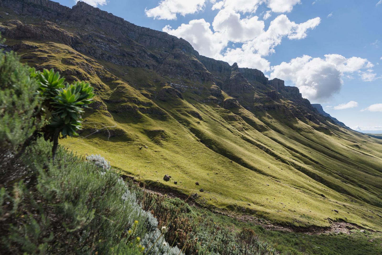 e groene heuvels langs de Sani Pass | © South African Tourism