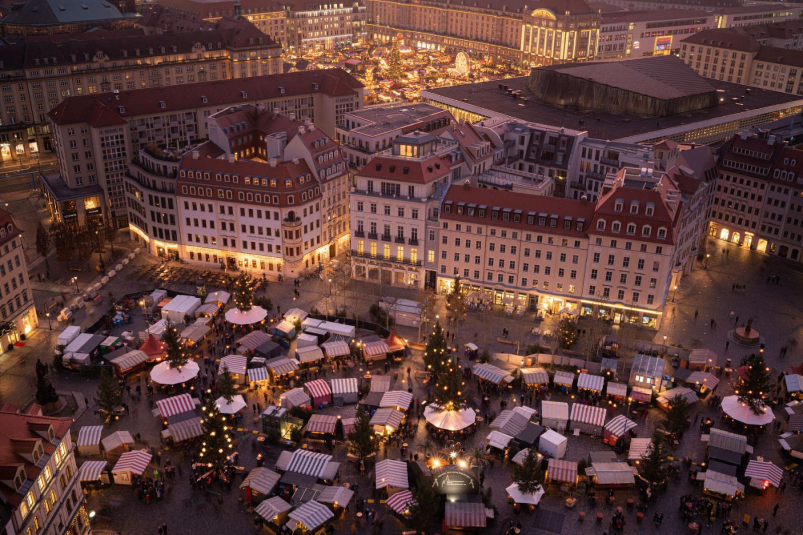 Vier de kerst op de Neumarkt van Dresden | Sebastian Weingart (DML-BY)