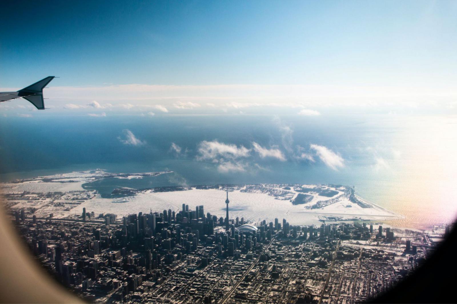 Bewonder Toronto vanuit het vliegtuig | Pexels / Andre Furtado