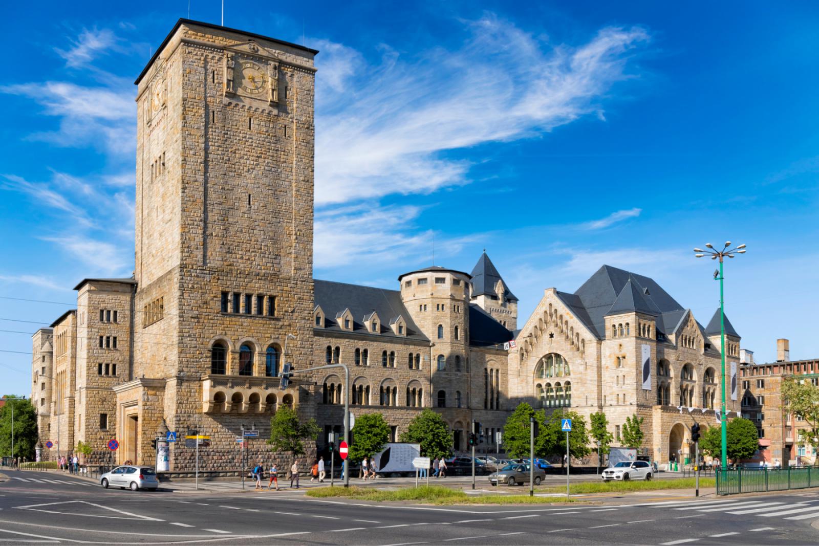 Het Keizerlijk Paleisook staat midden in het centrum van Poznań 
