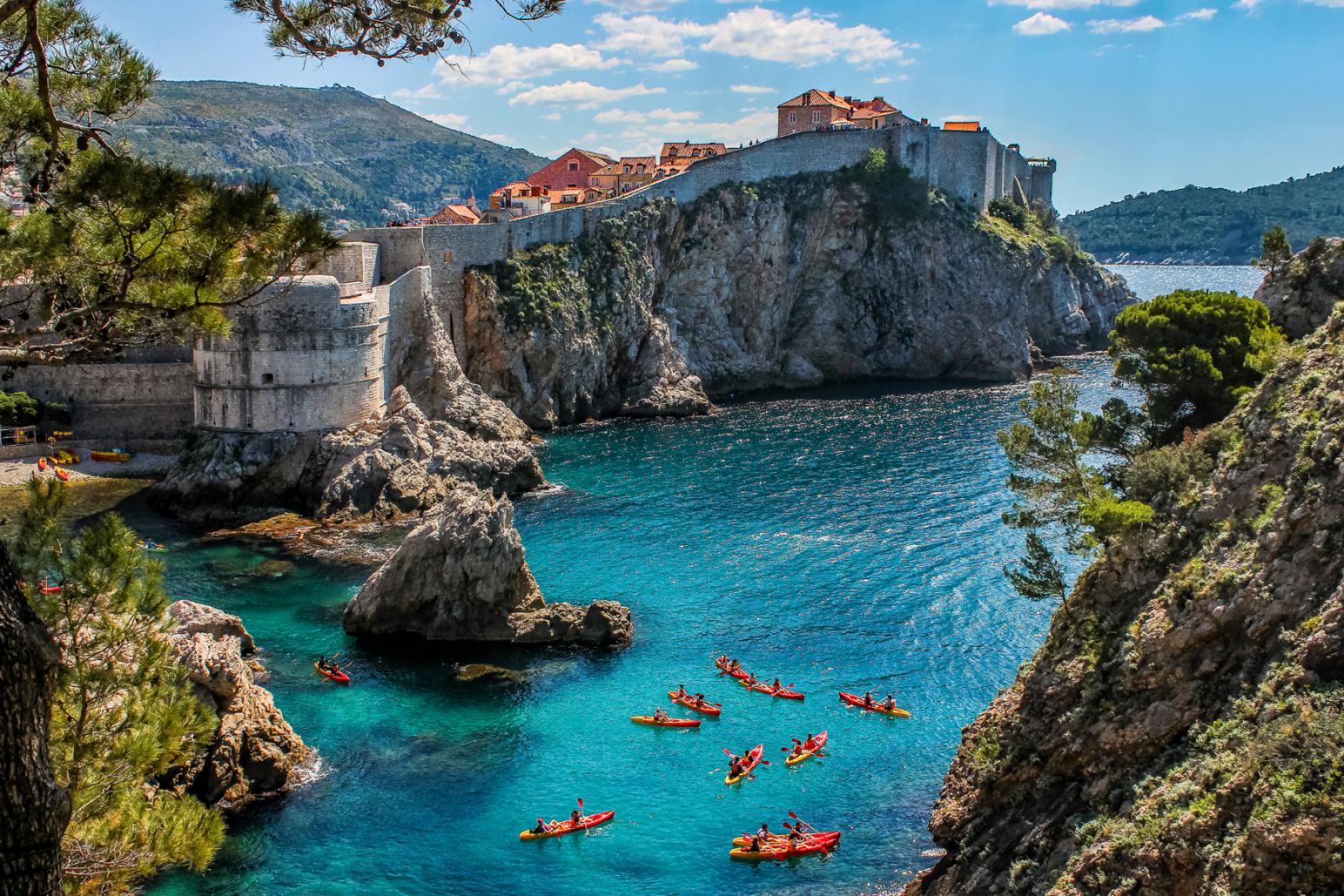 Kajakken langs de indrukwekkende kust van Dubrovnik | © Shuttershock