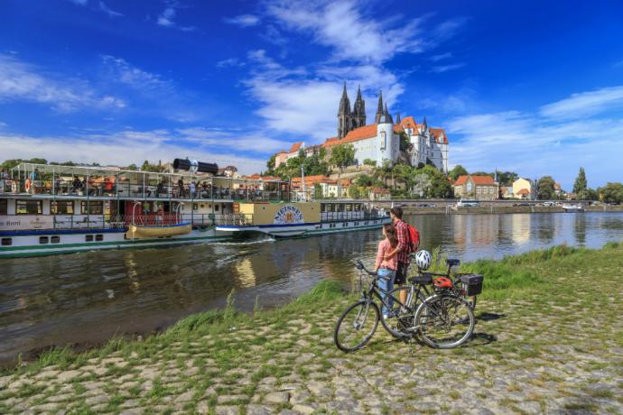 Fietsen langs de Elbe