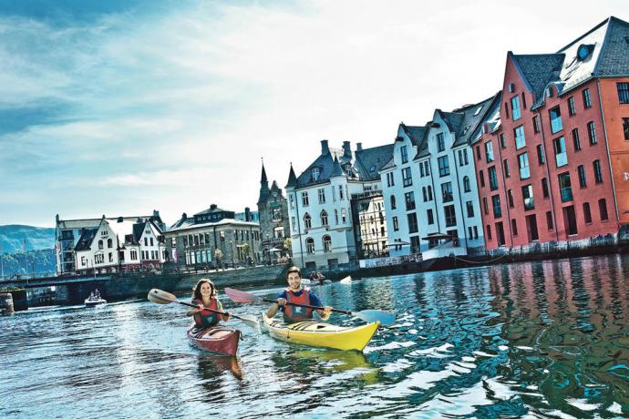 Kanoën door het Brosundet kanaal