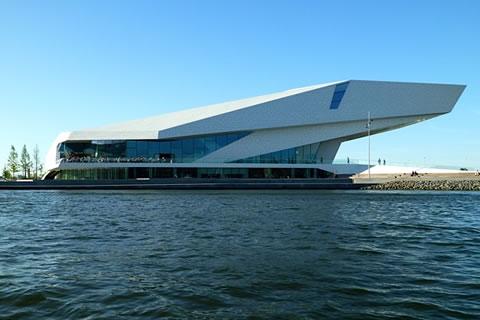 EYE Amsterdam kleurt groen op St. Patrick’s Day