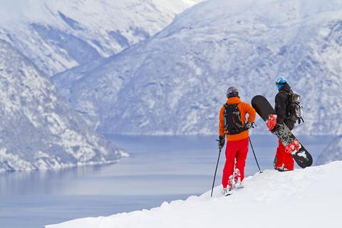 Winterplezier langs de fjorden in Noorwegen