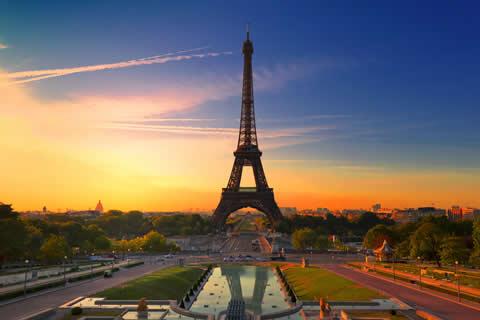 Eiffeltoren viert 125-jarig bestaan