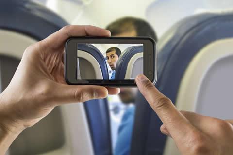 Telefoon mag aan tijdens vliegreis