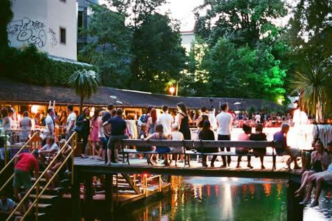 Designmarkt aan het water in Zürich