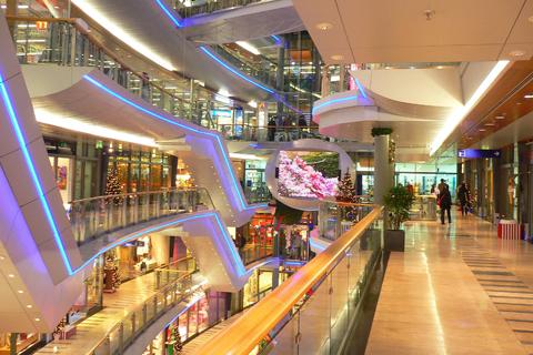 Tassen uit Brussel of Düsseldorf mee de bus in