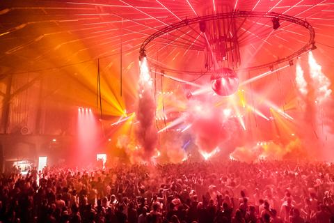 DJ's nemen Amsterdam over