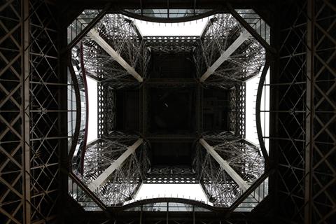 Eiffeltoren heeft glazen vloer