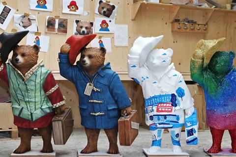 Treed in de harige voetsporen van Paddington in Londen! 