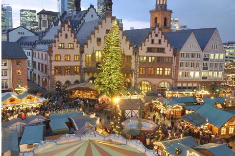 Kerstmarkt langs de Main in Frankfurt