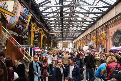 Amsterdamse kerstmarkt voor hippies