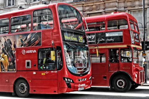 Rode dubbeldekkers komen terug in straatbeeld Londen