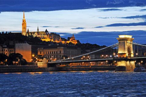 In deze vijf romantische steden vier je Valentijnsdag