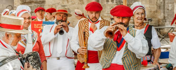 Verschillende Pinkstertradities over de wereld