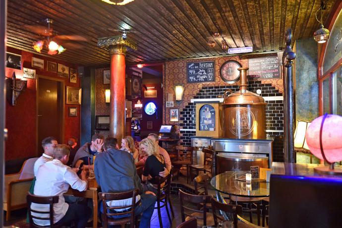 Scholar beer & Bratwurst