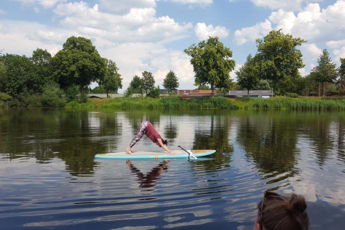 Suppen over rivier de Schwinge