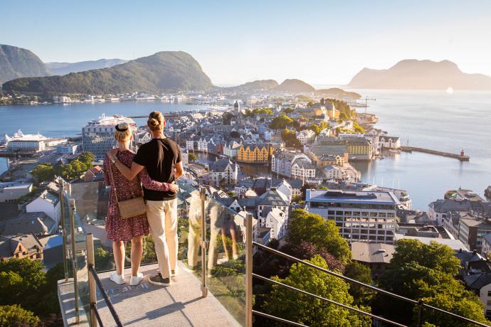 Vier de lente in Fjord Noorwegen
