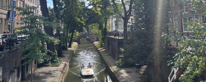 Verken Amsterdam, Eindhoven, Utrecht en Berlijn met humor